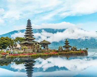 Visit Ulun Danu temple